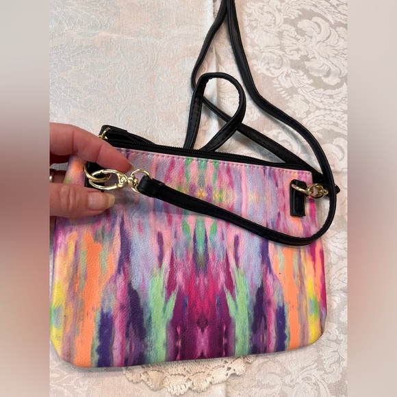 Luv Betsey by Betsey Johnson wristlet/crossbody NWOT - Picture 6 of 6